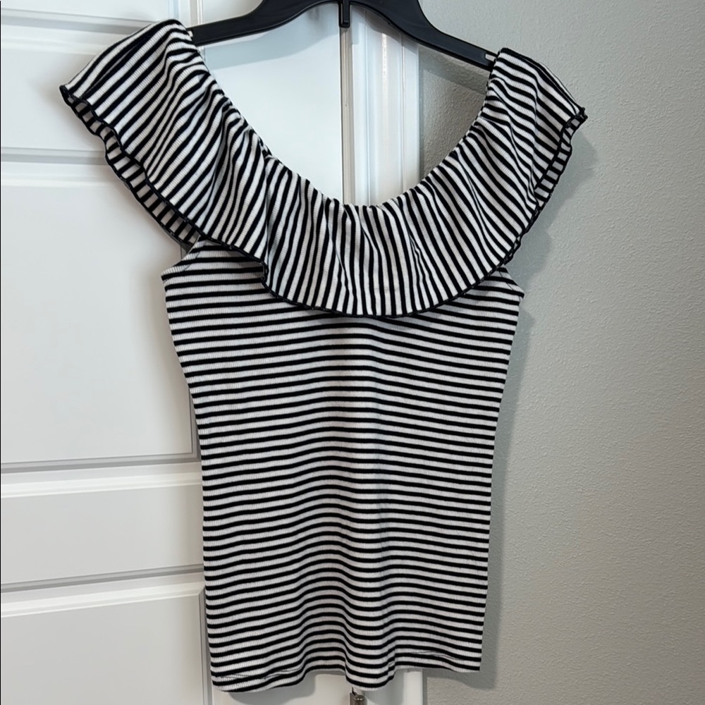 A New Day Black and White Ruffled Sleeveless Blouse